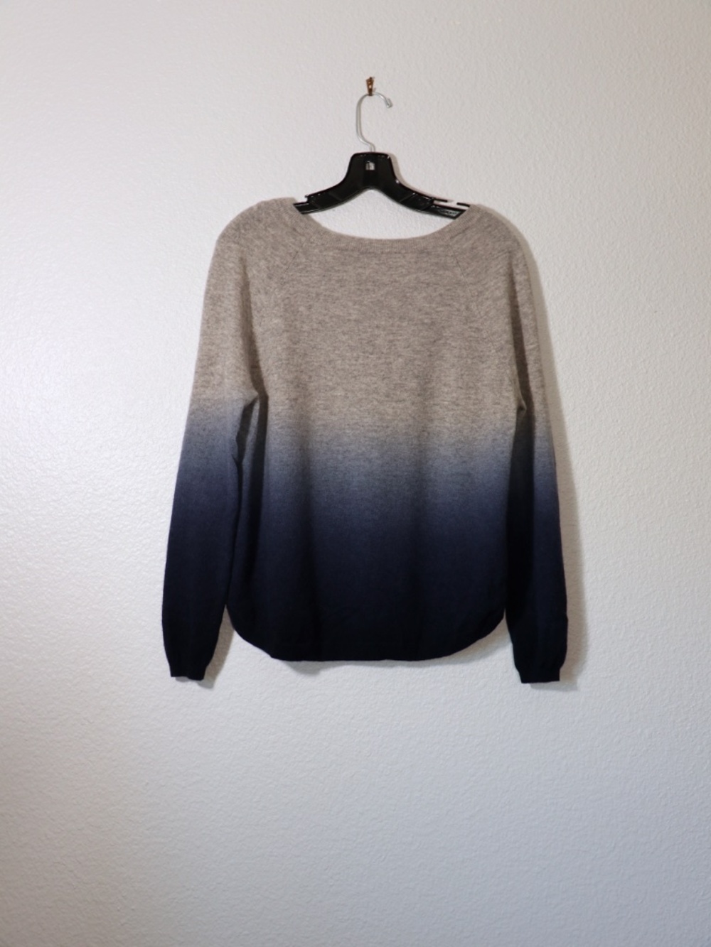 Grey to blue ombre wool/cashmere lightweight sweater - Picture 2 of 5